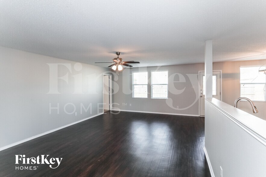 Building Photo - 1405 Dandelion Trail