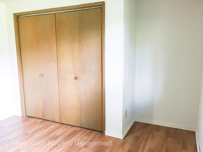 Building Photo - Taylor Ave Tri-Plex