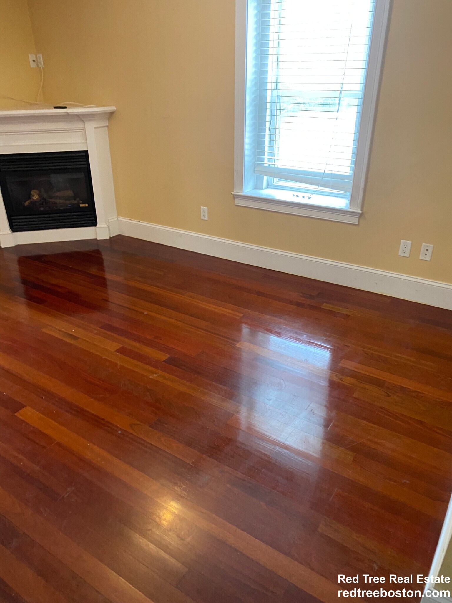 Building Photo - 632 E Broadway