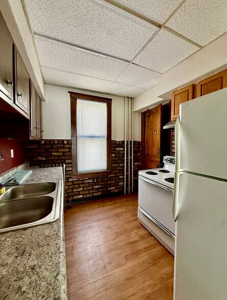 Building Photo - 308 7th St S
