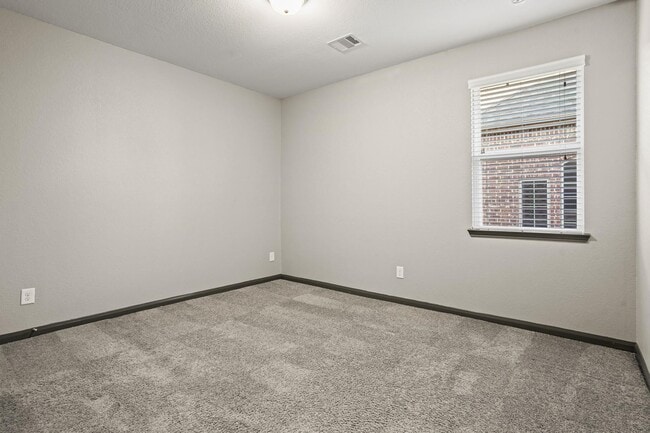 Building Photo - 14105 N Lake Branch Ln