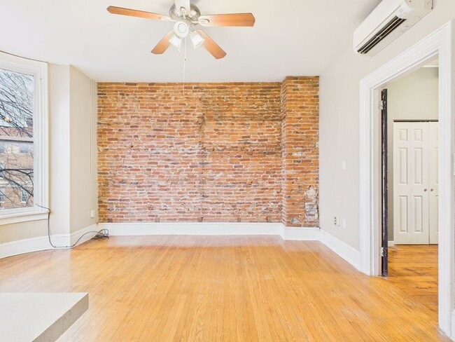 Building Photo - 1017 Green St