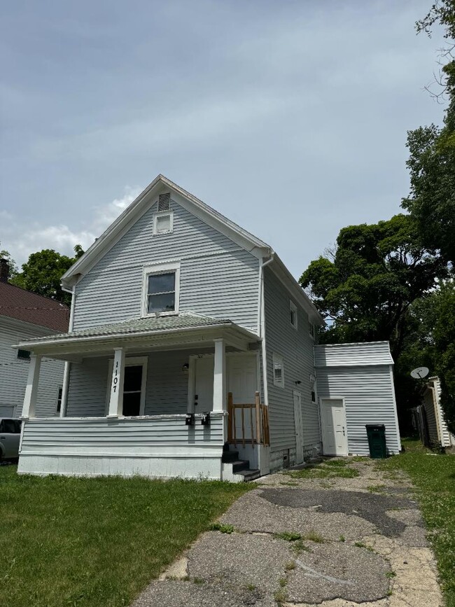 Building Photo - 1107 Hickory St