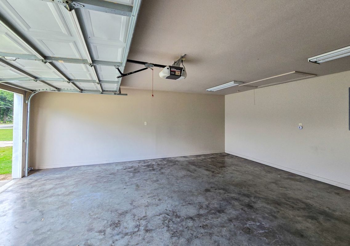 Building Photo - 203 N Bernis St