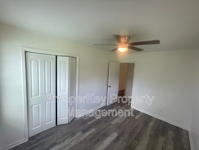 Building Photo - 246 Pinetree Cir