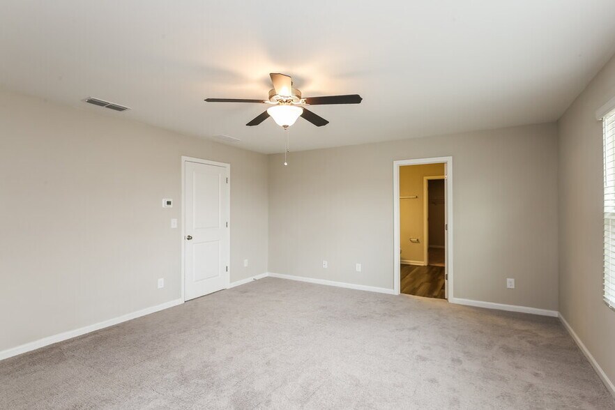 Building Photo - 567 Knightsbridge Ln