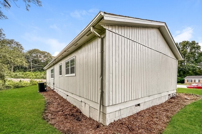 Building Photo - 129 Royal Ct