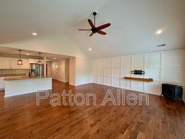 Building Photo - 47 Parrot Rd