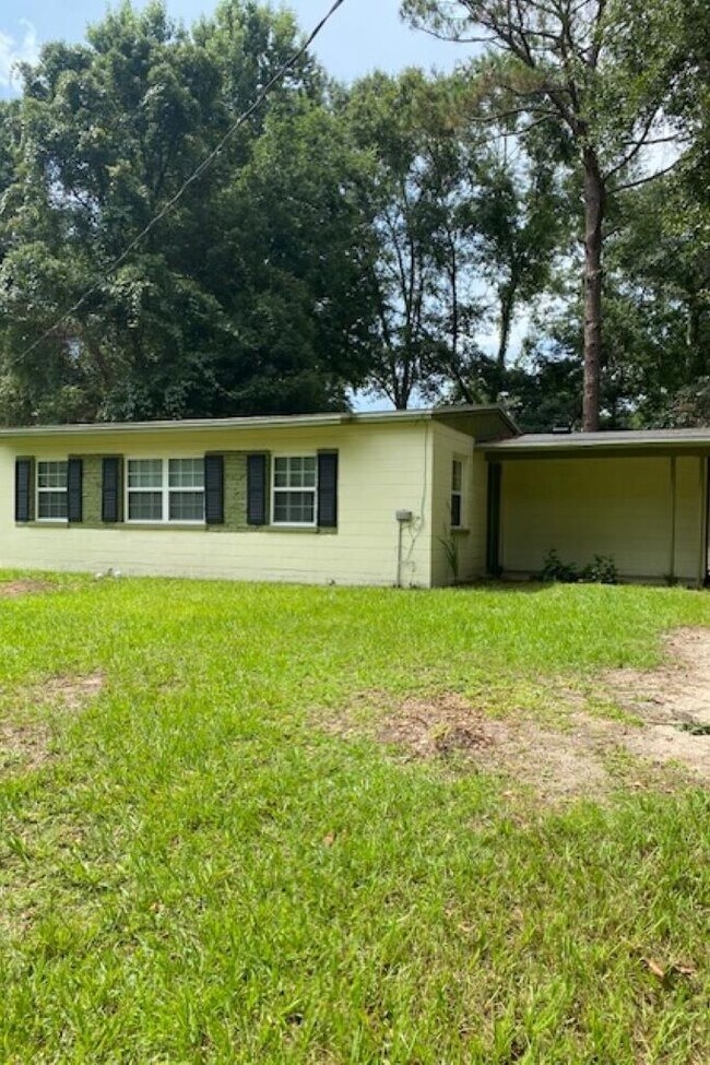 Building Photo - 926 Apache St