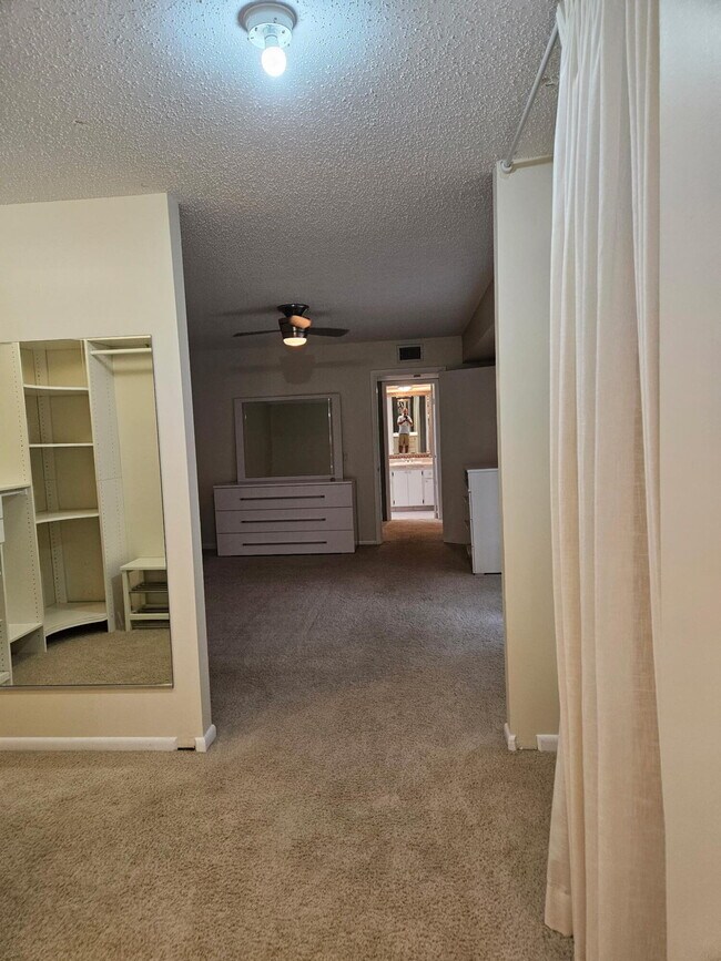 Building Photo - 1700 Embassy Dr