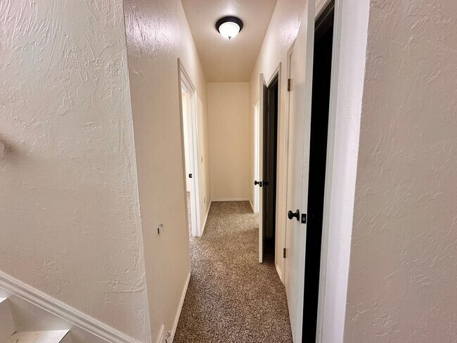 Building Photo - Spacious 4 Bed in Deer Creek