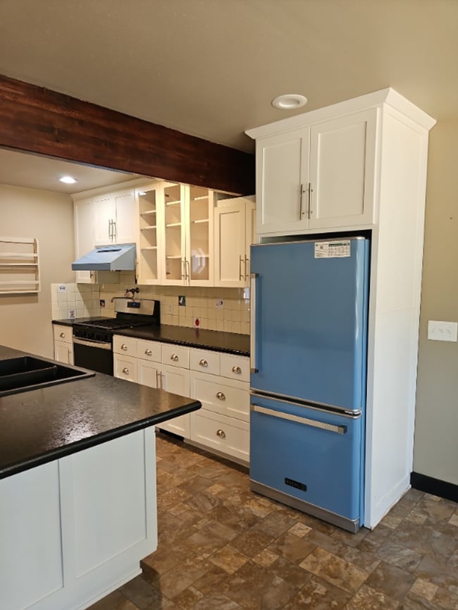 Building Photo - Spacious Two Story, 4 Bedroom, 4 Bathroom ...