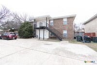 Building Photo - 2018 Cedarhill Dr