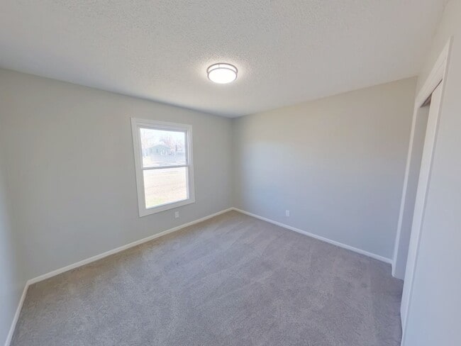 Building Photo - 254 N Acadia St