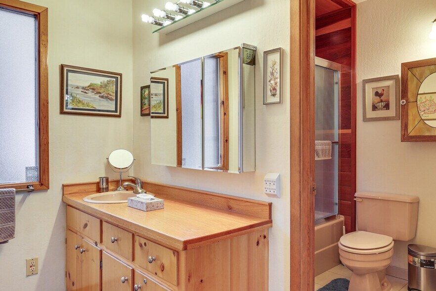 Building Photo - 320 Rim Dr