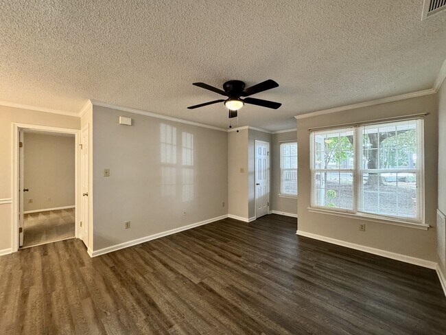 Building Photo - Updated 1st Floor/1-Level Condo Available NOW & Rent Includes Water, Sewer, Trash, Landscaping, F...