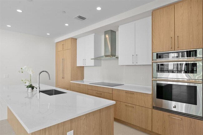 Building Photo - 275 1st Ave S