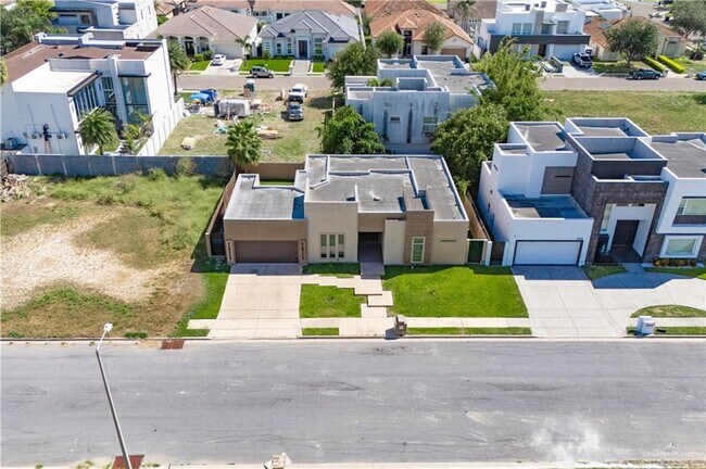Building Photo - 4701 Sweetwater Ave
