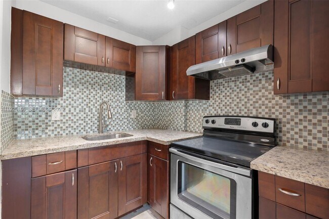 Building Photo - 4021 N Andrews Ave