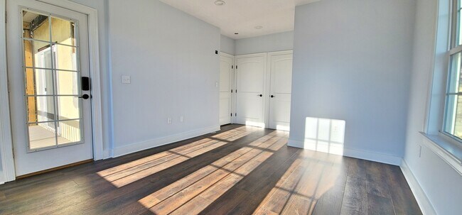 Building Photo - 3 Castlerock St