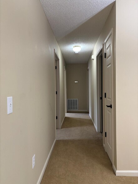 Building Photo - 503 Pelham Square Way