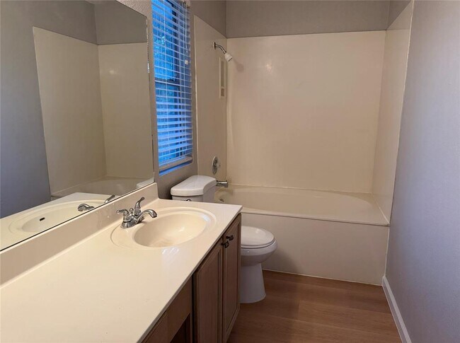Building Photo - 1813 Lantana Dr