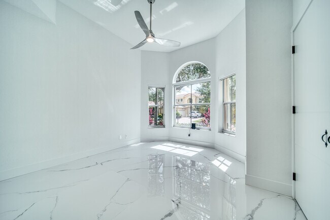 Building Photo - 5818 NW 119th Dr