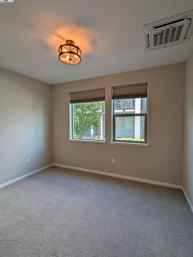 Building Photo - 5840 Virtual Ln