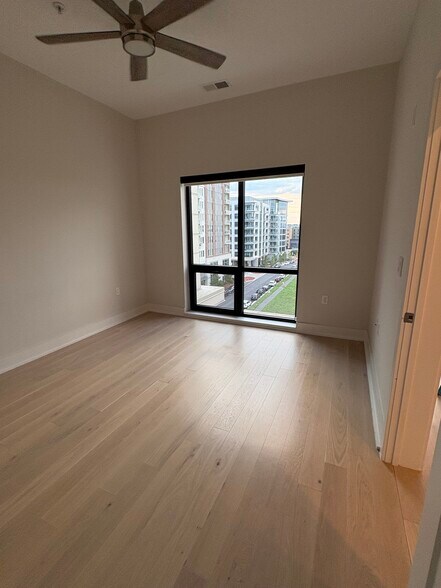 Building Photo - 701 Swann Ave