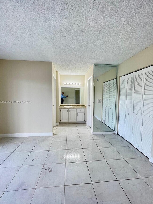 Building Photo - 1300 SW 122nd Ave