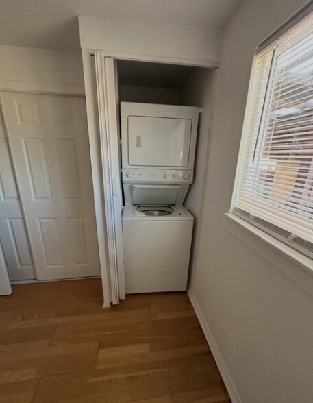 Building Photo - 220 E Home St