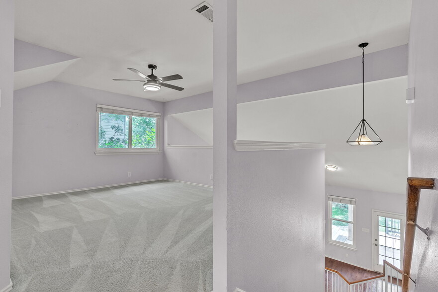 Building Photo - 21539 Encino Lookout