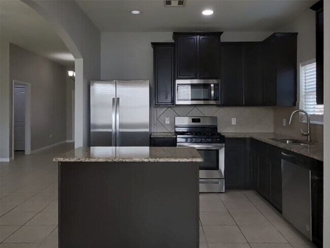Building Photo - 7627 Daisy Port Ln