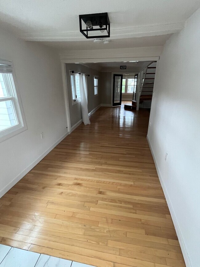 Building Photo - offboarding 4/14/26 3215 N Bartlett Ave