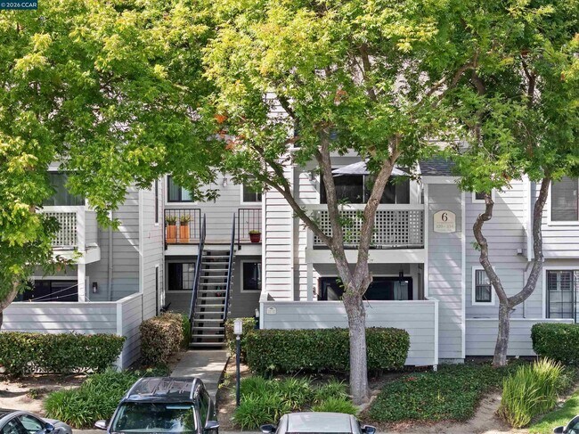 Building Photo - 332 Eastridge Dr