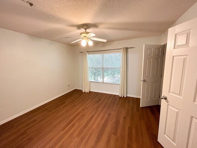 Building Photo - 2/2.5 Cozy Condo in Isabella Park
