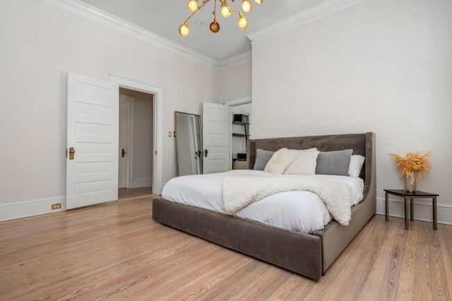 Building Photo - 242 Haralson Ave NE