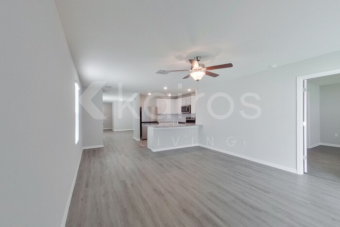 Building Photo - 8648 SW 43rd Ter