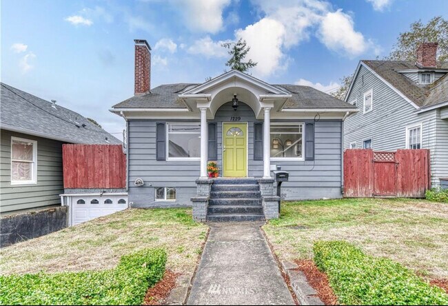 Building Photo - 1229 7th St