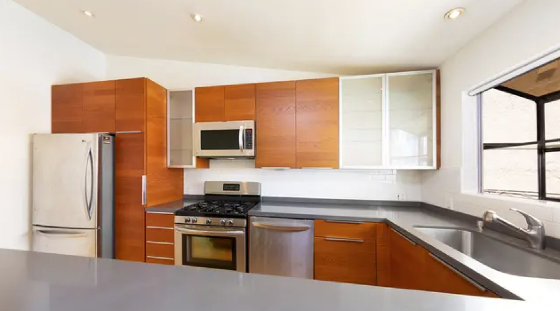 Building Photo - 11634 Gorham Ave