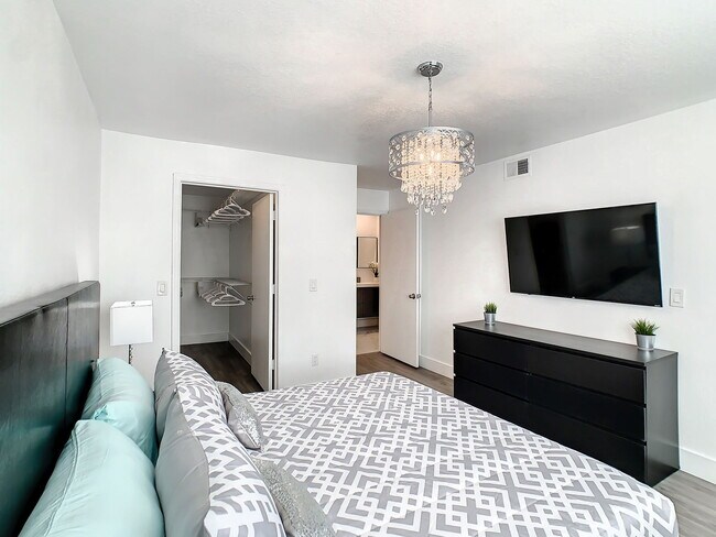 Building Photo - Westpointe Boulevard, Orlando, FL 32835 - 1 BR 1 BA condo