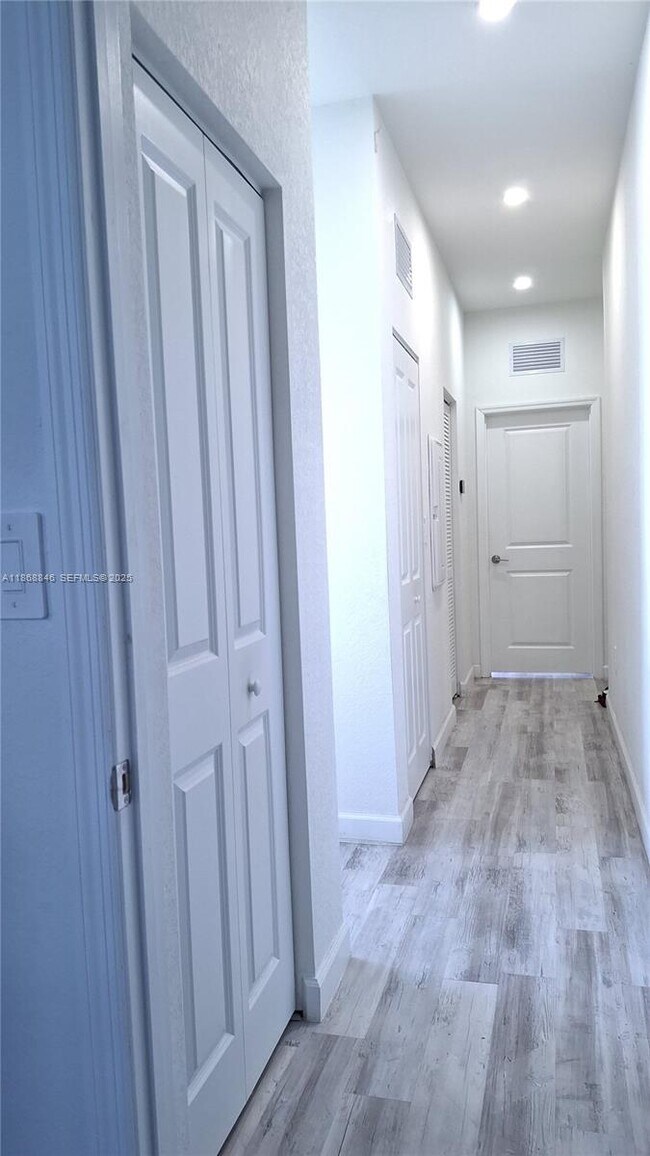 Building Photo - 26410 SW 148th Ct