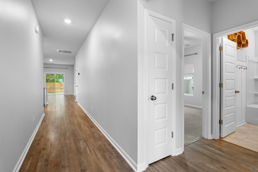 Building Photo - 301 Firewheel Ct