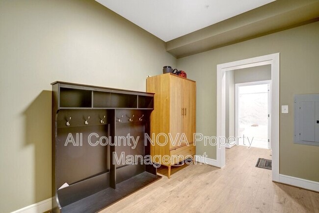 Building Photo - 635 Slaters Ln