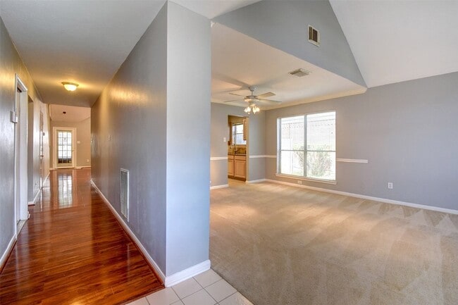 Building Photo - 2114 Whirlaway Dr
