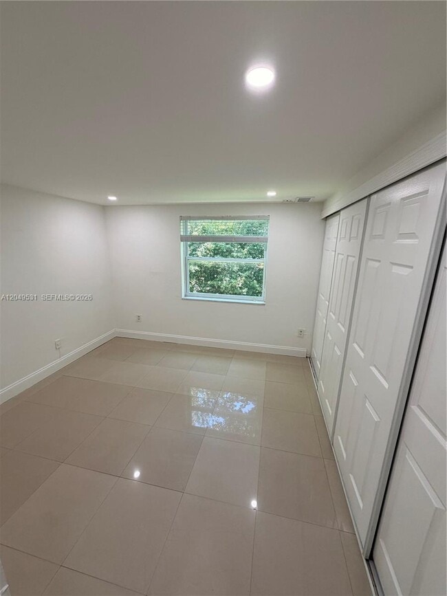 Building Photo - 2201 Brickell Ave