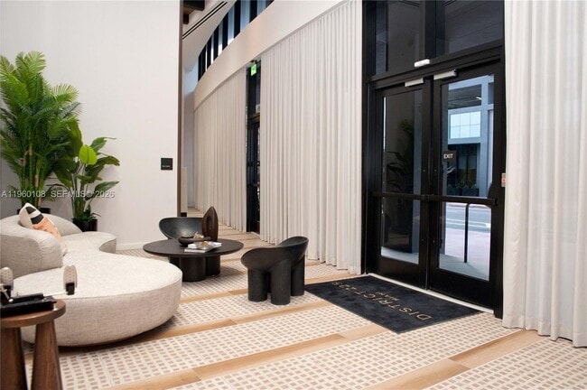 Building Photo - 225 N Miami Ave