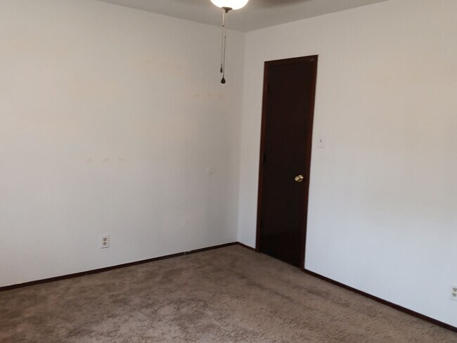 Building Photo - 2313 Raymac Rd SW
