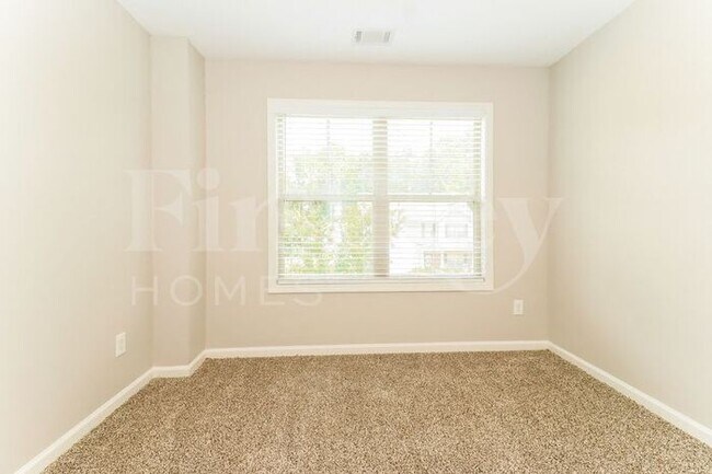 Building Photo - 331 White Birch Ln