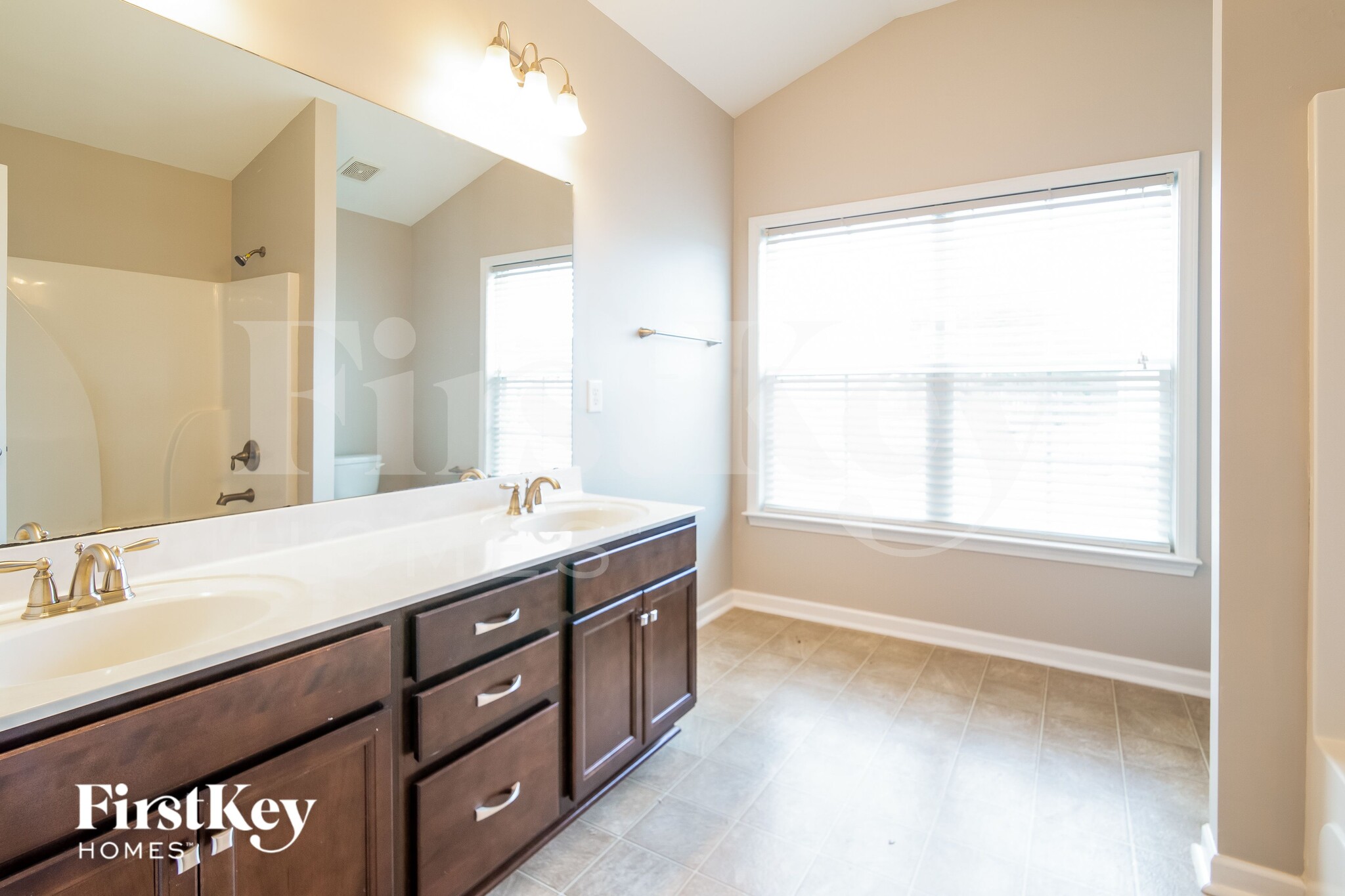 Building Photo - 425 Abelia Ln